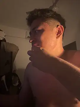 Snapshot of VERGALARGA120 chatting on 22, 10, 2025 VERGALARGA120 online show from 22, 10, 2025