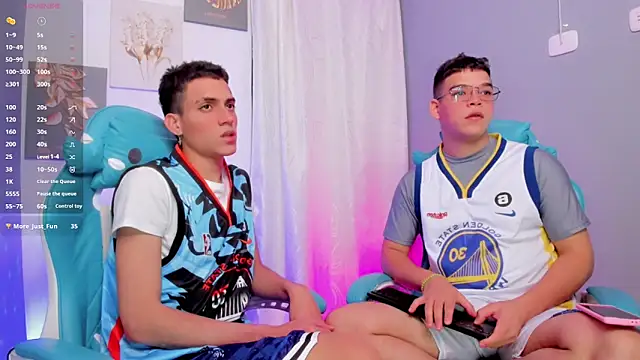 Snapshot of joaquin_and_jake_ chatting on 21, 10, 2025 joaquin and jake online show from 21, 10, 2025