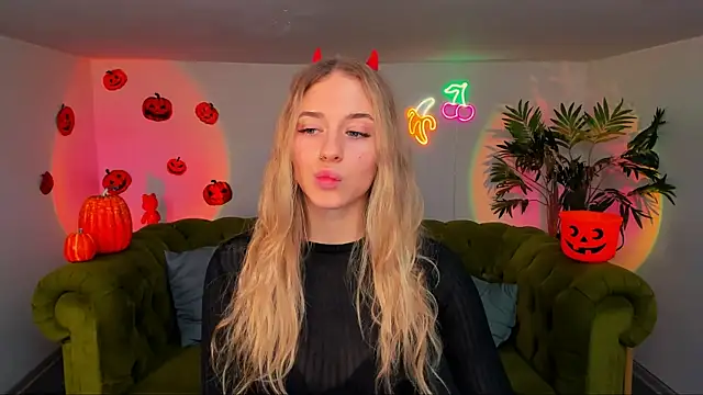 sassy cutie online show from 29, 10, 2025