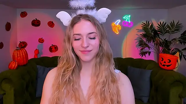 sassy cutie online show from 6, 11, 2025