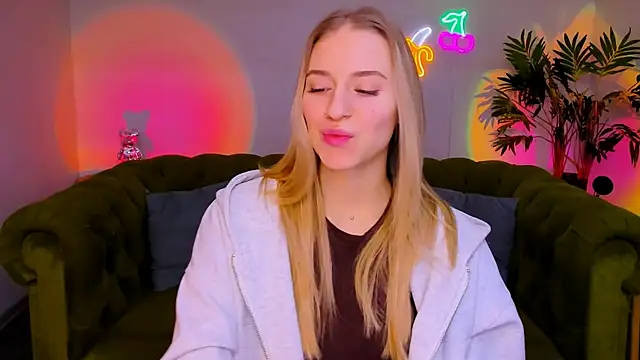 sassy cutie online show from 17, 11, 2025