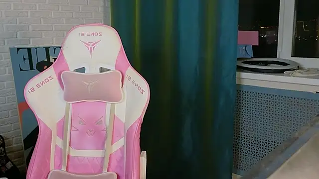 Snapshot of _JustCass_ chatting on 21, 11, 2025 JustCass online show from 21, 11, 2025