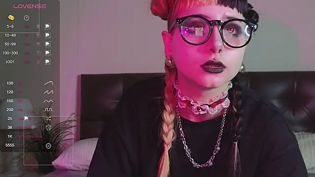 Snapshot of _JustCass_ chatting on 24, 11, 2025 JustCass online show from 24, 11, 2025