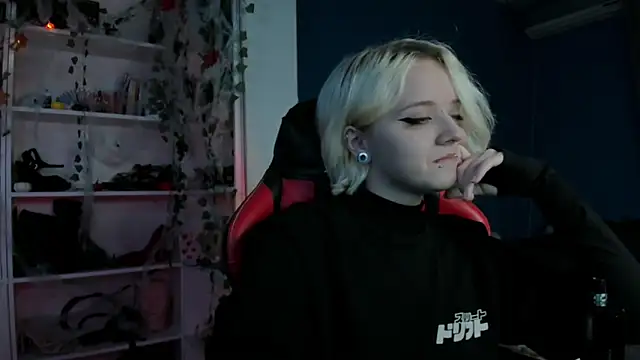 Holy Mistress S online show from 29, 10, 2025