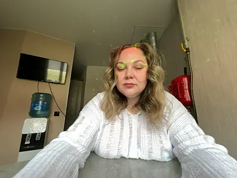 Snapshot of _GloriaLowe_ chatting on 27, 10, 2025  GloriaLowe  online show from 27, 10, 2025