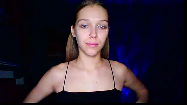 Snapshot of mari_martin chatting on 19, 11, 2025 mari martin online show from 19, 11, 2025