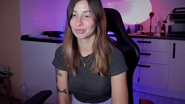 Snapshot of Kira-meow chatting on 13, 11, 2025 Kira-meow online show from 13, 11, 2025