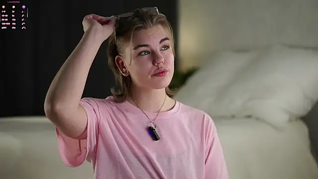 Snapshot of MelodyBaur chatting on 16, 12, 2025 MelodyBaur online show from 16, 12, 2025