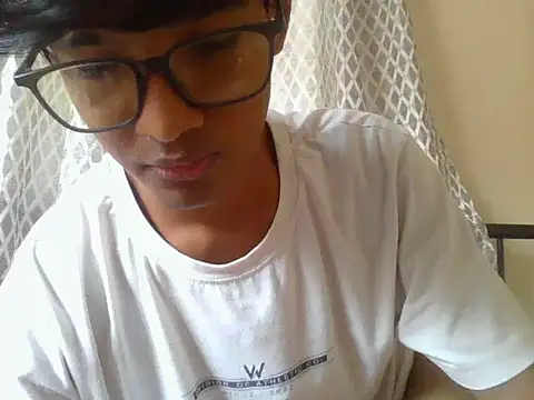 Snapshot of rishuuu_baby chatting on 30, 11, 2025 rishuuu baby online show from 30, 11, 2025