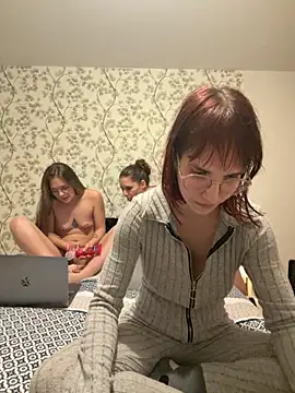  HeraLuna  online show from 9, 2, 2026