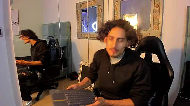 Snapshot of Mr_Strike chatting on 4, 11, 2025 Mr Strike online show from 4, 11, 2025