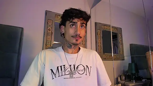 Snapshot of Mr_Strike chatting on 17, 12, 2025 Mr Strike online show from 17, 12, 2025