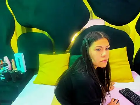 Gianna Johnson online show from 4, 12, 2025