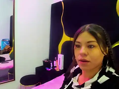 Gianna Johnson online show from 5, 12, 2025