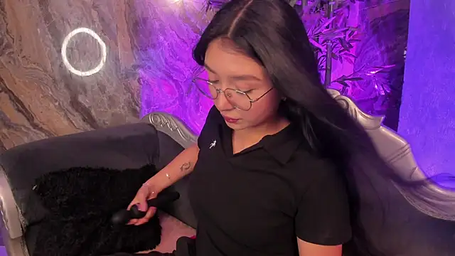 Snapshot of sydney_miller_ chatting on 4, 3, 2026 sydney miller online show from 4, 3, 2026