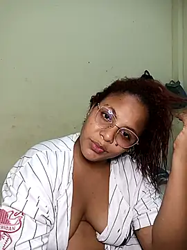 Snapshot of NickiiiNova chatting on 29, 10, 2025 NickiiiNova online show from 29, 10, 2025