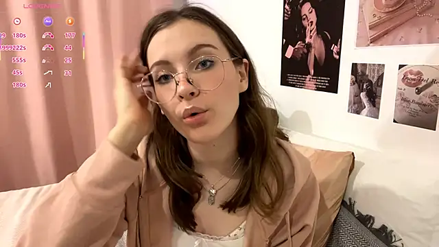 Snapshot of Kira_Sanders chatting on 11, 11, 2025 Kira Sanders online show from 11, 11, 2025