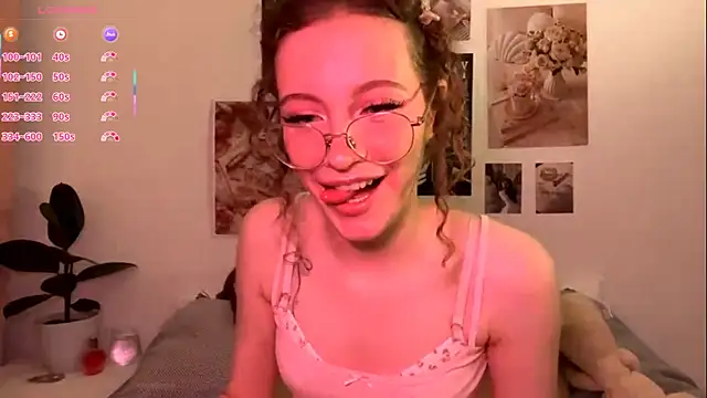 Snapshot of Kira_Sanders chatting on 18, 11, 2025 Kira Sanders online show from 18, 11, 2025