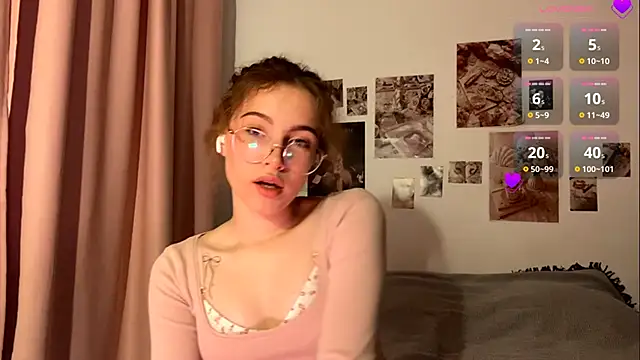 Snapshot of Kira_Sanders chatting on 15, 12, 2025 Kira Sanders online show from 15, 12, 2025