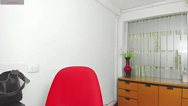 chloehanna online show from 25, 11, 2025