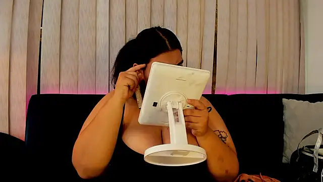 kendra crow online show from 20, 12, 2025