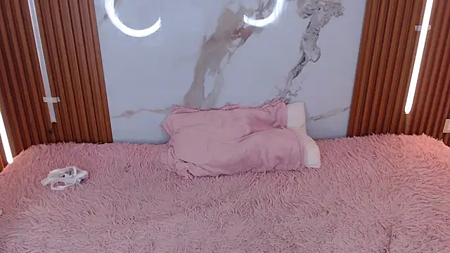 Snapshot of rosselyn_ chatting on 23, 11, 2025 rosselyn online show from 23, 11, 2025