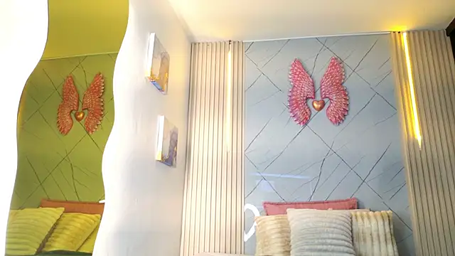 Snapshot of Sara_swift9 chatting on 19, 11, 2025 Sara swift9 online show from 19, 11, 2025