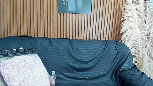 Snapshot of EmmadaSilva chatting on 2, 11, 2025 EmmadaSilva online show from 2, 11, 2025