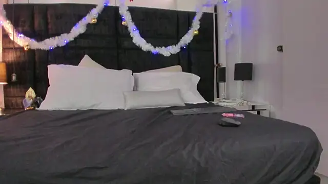 Snapshot of EmmadaSilva chatting on 24, 11, 2025 EmmadaSilva online show from 24, 11, 2025