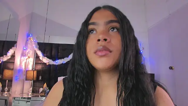 Snapshot of EmmadaSilva chatting on 27, 11, 2025 EmmadaSilva online show from 27, 11, 2025