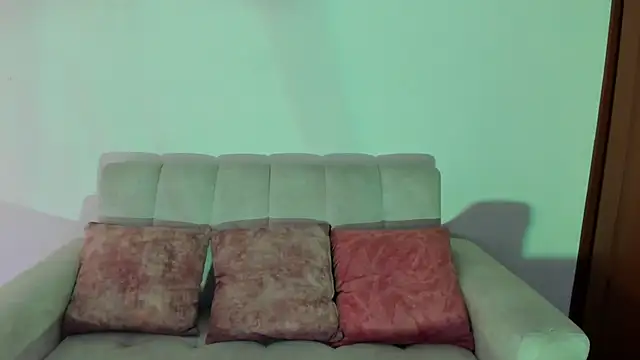 Snapshot of miadaviesx chatting on 6, 11, 2025 miadaviesx online show from 6, 11, 2025