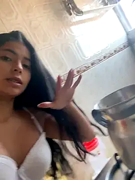 Snapshot of miadaviesx chatting on 11, 11, 2025 miadaviesx online show from 11, 11, 2025