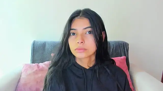 Snapshot of miadaviesx chatting on 16, 11, 2025 miadaviesx online show from 16, 11, 2025