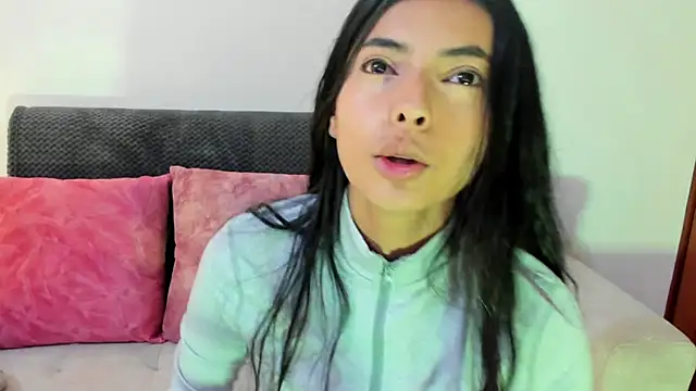 Snapshot of miadaviesx chatting on 25, 11, 2025 miadaviesx online show from 25, 11, 2025