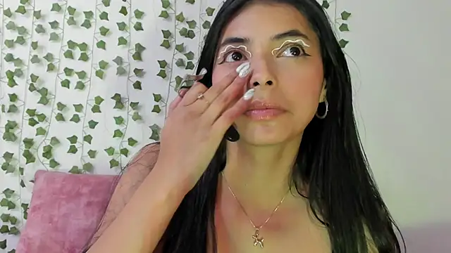 Snapshot of miadaviesx chatting on 17, 12, 2025 miadaviesx online show from 17, 12, 2025