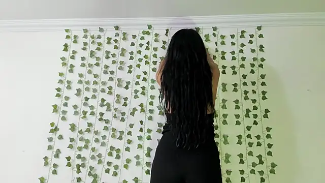 Snapshot of miadaviesx chatting on 18, 12, 2025 miadaviesx online show from 18, 12, 2025