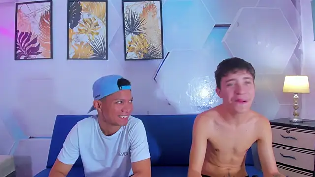 Snapshot of Room_boys_hot chatting on 6, 11, 2025 Room boys hot online show from 6, 11, 2025