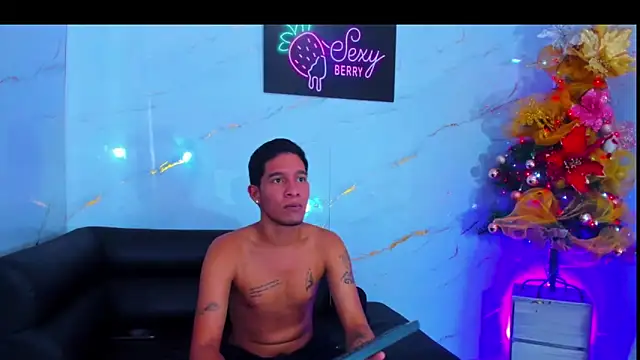 Snapshot of Room_boys_hot chatting on 27, 11, 2025 Room boys hot online show from 27, 11, 2025