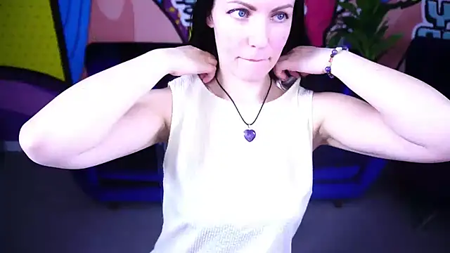 Snapshot of SofieMoons chatting on 17, 11, 2025 SofieMoons online show from 17, 11, 2025