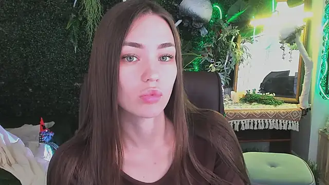 Snapshot of lollyrais chatting on 2, 12, 2025 lollyrais online show from 2, 12, 2025