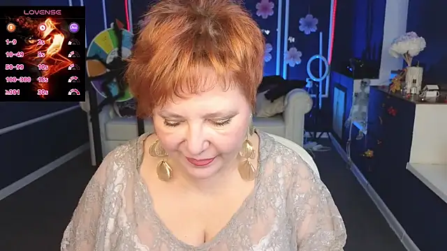Snapshot of Kira_Kirke chatting on 25, 10, 2025 Kira Kirke online show from 25, 10, 2025