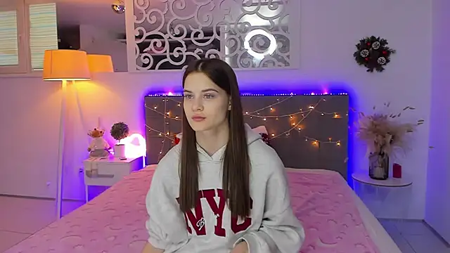 LuisaClover online show from 22, 12, 2025