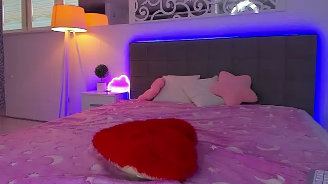 Snapshot of LuisaClover chatting on 9, 2, 2026 LuisaClover online show from 9, 2, 2026