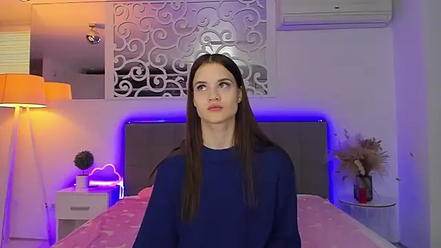 Snapshot of LuisaClover chatting on 15, 2, 2026 LuisaClover online show from 15, 2, 2026