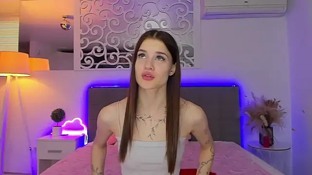 Snapshot of LuisaClover chatting on 16, 2, 2026 LuisaClover online show from 16, 2, 2026