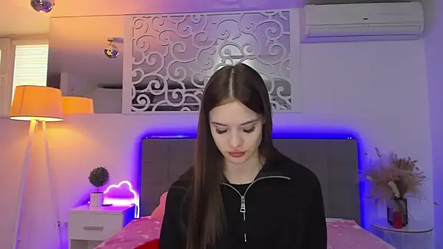 Snapshot of LuisaClover chatting on 17, 2, 2026 LuisaClover online show from 17, 2, 2026