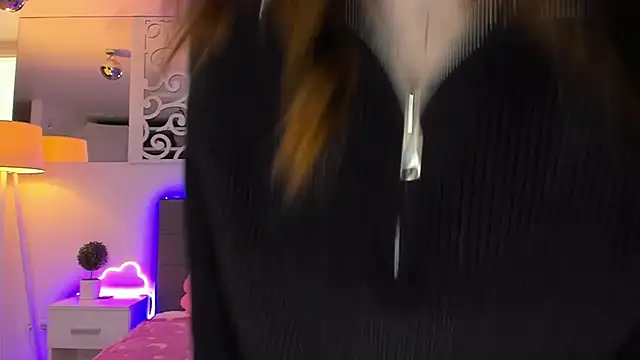 Snapshot of LuisaClover chatting on 19, 2, 2026 LuisaClover online show from 19, 2, 2026