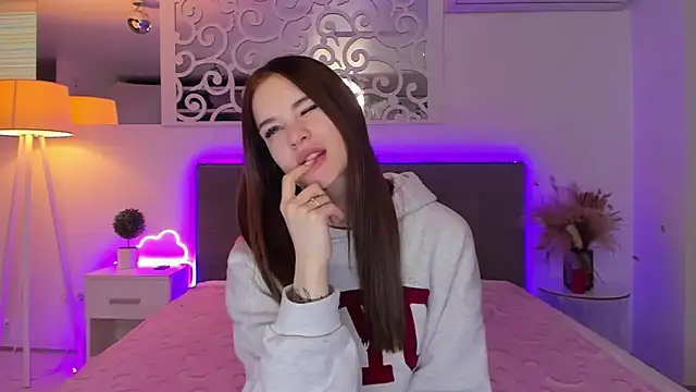 Snapshot of LuisaClover chatting on 20, 2, 2026 LuisaClover online show from 20, 2, 2026