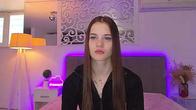 Snapshot of LuisaClover chatting on 21, 2, 2026 LuisaClover online show from 21, 2, 2026