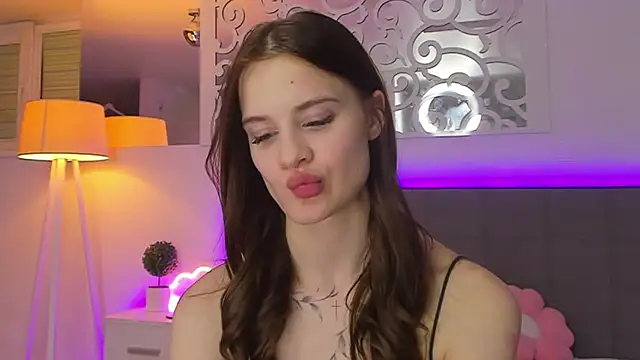 Snapshot of LuisaClover chatting on 23, 2, 2026 LuisaClover online show from 23, 2, 2026